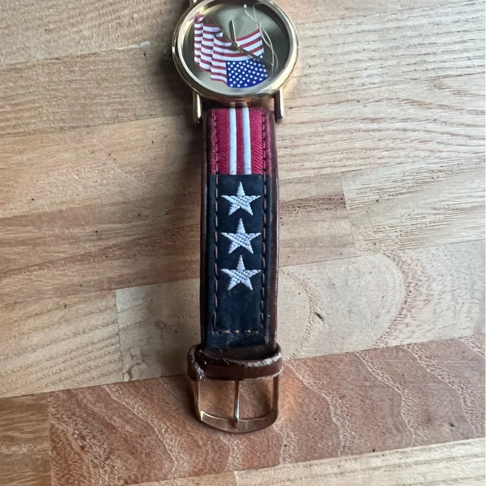 Vintage Valdawn Americana American flag gold tone watch NEW BATTERY